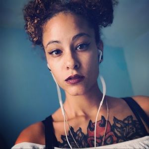 Meet your Posher, Eve